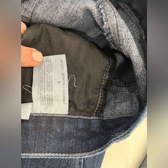 Gloria Vanderbilt Amanda Jeans Size 6. Excellent condition. - Picture 8 of 9